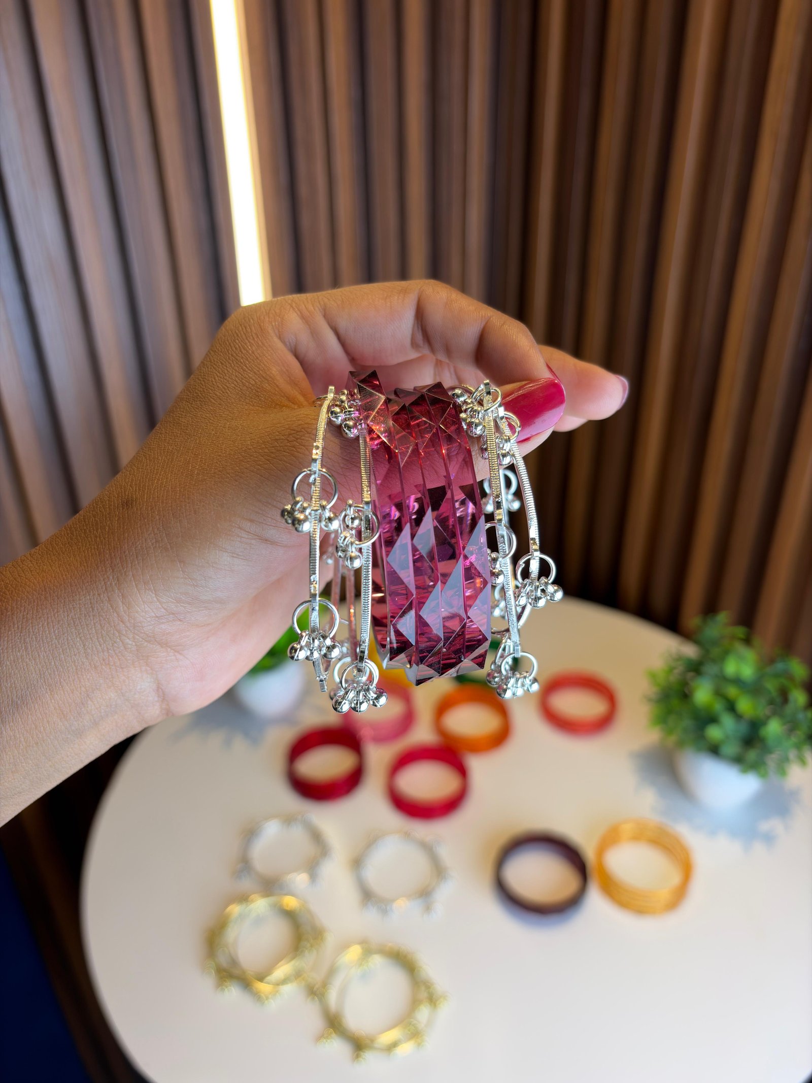 Pack of 8 Viral Kashmiri Bangles Set | 4 Hot Pink Crystal Acrylic Bangles + 4 Silver Kashmiri Ghungroo Bangles | Kashmiri Glass Bangles | Meesho Trending Combo Set Box